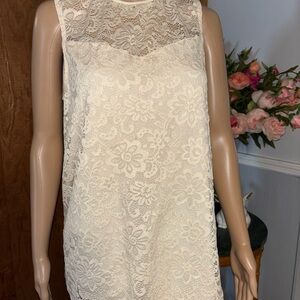 Lace Overlay Sleeveless Shift blouse - Cream